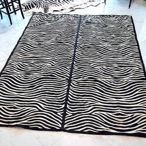Rare Hi-End Gorgeous Williams Sonoma Hand Crewel Wool Rug Black Stripped 8'X11'.
